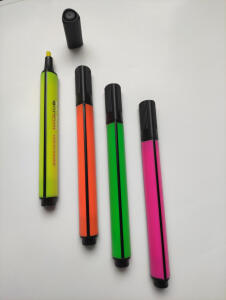 Rheita Textmarker triagonal mit schräger Spitze (4.0 mm), 4 verschiedene Farben, im Etui