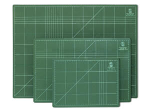 Ursus SCHNEIDUNTERLAGEN 3MM,22x30CM,GRÜN