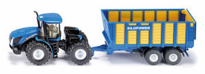Traktor New Holland Knicklenker mit Silagew.
