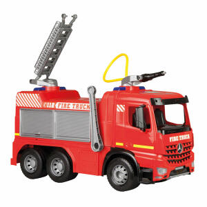 Lena GIGA TRUCK Feuerwehr  Aufsitz-Feuerwehr Arocs, 3-Achser, 6 mm verzinkte Stahlachsen, schwenkbare,, abnehmbare Spritze, seitlich am Fahrzeug angebrachter Hebel, zum Antrieb der Kolbenpumpe (kann Wasserstrahl bis zu 8 m, Weite erzeugen, 1,5 Liter Tank)