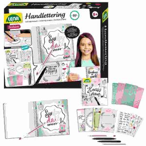 Handlettering  Ringbuch und Karten mit Fotos, Ausschnitten,, Sprüchen und Skizzen zum selbst gestalten,, Set enthält 2 schwarze Stifte - einer davon mit 2 Spitzen,, einen Glitzerstift, einen Bleistift,, 4 Schablonen zum Erlernen von 3 Schriftarten,, Ringb