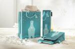 SIGEL GT054 Geschenktasche SIGEL Flasche - petrolblau - Eisbär mit Kerze - mit Bodeneinlage, Geschenkanhänger und farblich abgestimmten Tragekordeln - Weißkarton, Kunststoff - 10 x 35 x 8 cm